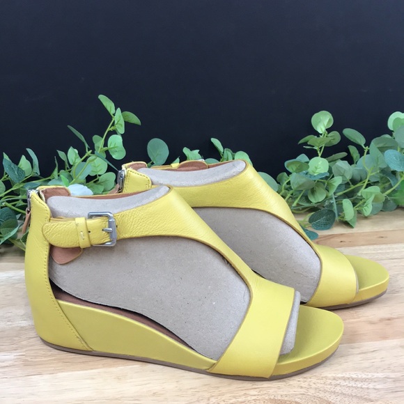 Gentle Souls by Kenneth Cole Yellow Leather Gisele Wedge Sandals 9.5M - Picture 8 of 8